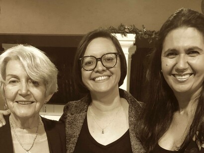 Con la autora Tatiana Lobo y Maricela Mora, Difusora Cultural de la ECR