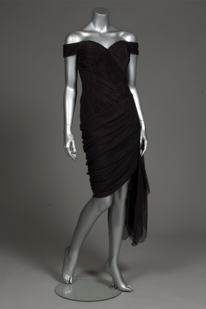 Réplica del llamado «vestido de la venganza» subastado por Kerry Taylor Auctions