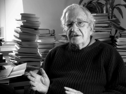 Noam Chomsky, el intelectual estadounidense más importantes del siglo XX, es criticado por Tom Wolfe en su último libro