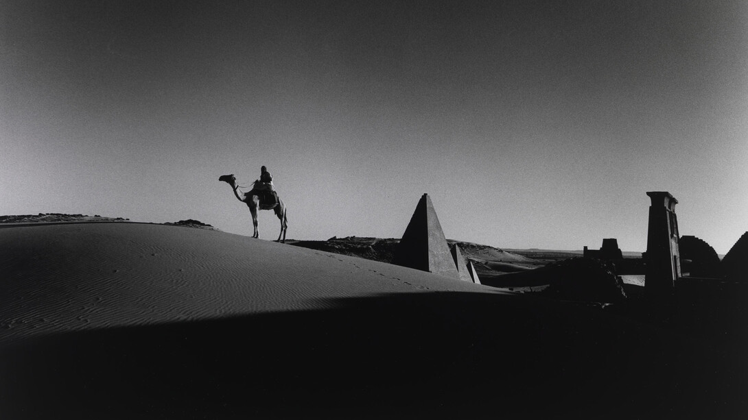 Don McCullin
Meroë, the east bank of the Nile, Sudan
2012
Gelatin Silver Print
Image: 35.6 x 52.5 cm
Sheet: 49.3 x 60.8 cm
© Don McCullin
Courtesy of the artist and Hauser & Wirth
