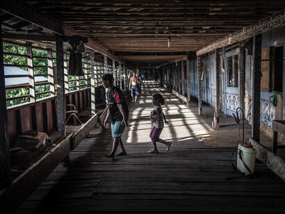 Gli abitanti della Longhouse Dayak del Kalimantan Timur - Foto di Riccardo Gallino