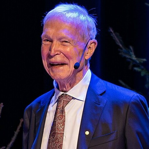 John Hopfield, known for his study of associative neural networks, has compared AI to the discovery of nuclear fission, which led to nuclear weapons and nuclear power