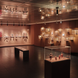 Various artists, Anatomy of fragility – Body images in art and science, exhibition view. Courtesy of Frankfurter Kunstverein