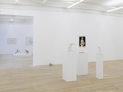 Various artists, Skulptur heute (sculpture today), exhibition view. Courtesy of Galerie Peter Kilchmann