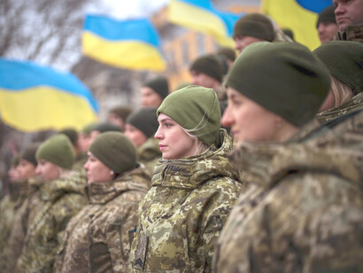 Mujeres miembros de las Fuerzas Armadas de Ucrania para enfrente el conflicto contra Rusia