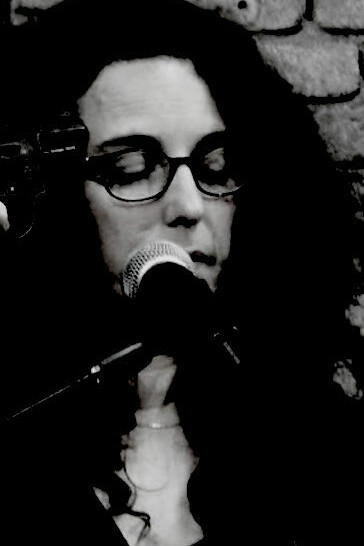 Tania Bruguera pistola en mano