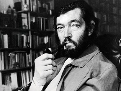 Julio Cortázar imaginó desde Banfield un mundo donde la literatura podía alterar el tiempo cotidiano y volver extraordinario lo común