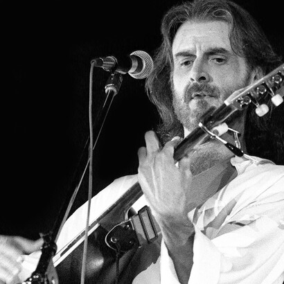 Luis Eduardo Aute, aunque fue principalmente conocido como cantautor, también destacó como pintor y como director de cine