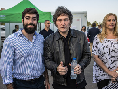 Javier Milei, élu président en Argentine en 2023. La créativité et la provocation dans la forme lui ont permis de conquérir l’audience et le champ médiatique © By Vox España,CC0