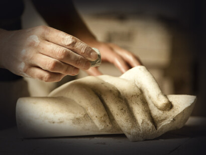 Pulitura di un manufatto lapideo