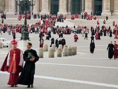 Concilio Vaticano II, i partecipanti lasciano la Basilica di San Pietro