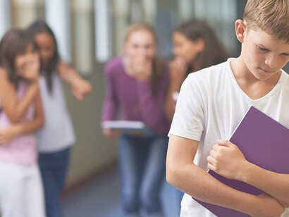 Niño acosado en la escuela