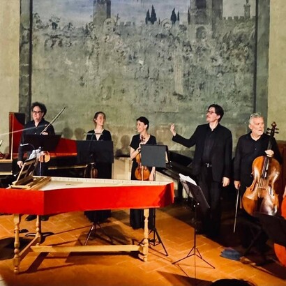 Insieme all' ensemble " Sezione Aurea" di Luca Giardini e Alessandra Artifoni collega clavicembalista durante il Baroque Festival Florence 2026 nei concerti di J.S.Bach per clavicembalo e archi
