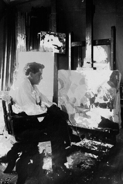 Francis Picabia en su estudio, 1910. Picabia fue un artista radical que, tanto en su pintura como en su escritura, desmanteló las nociones tradicionales de arte, religión y moralidad