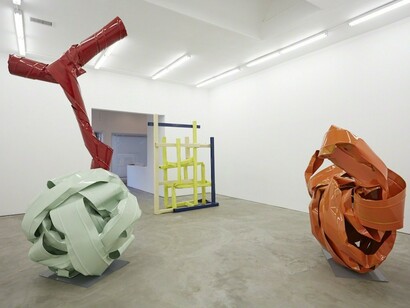 Siempre Sculpture, Exhibition view. Courtesy of Mier Gallery 