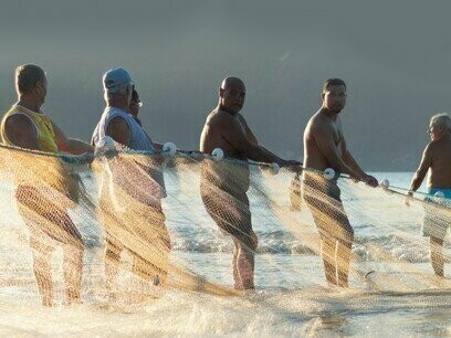 Pescadores no Rio de Janeiro. Pesquisas detalhadas sobre eventos específicos ou comunidades menores, como "O Enigma do Coronel Fawcett" de Neide Sousa, oferecem insights profundos sobre aspectos particulares da história brasileira que podem passar despercebidos em análises mais amplas



