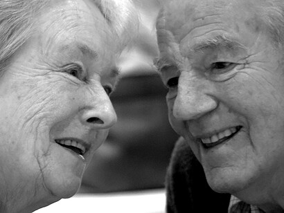 Pareja de mayores felices