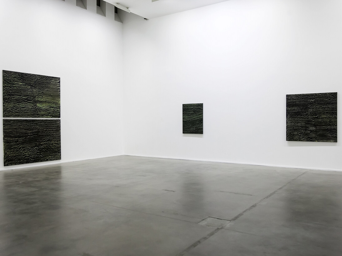 Isa Genzken. Basic Research Paintings, installation view at ICA, London
