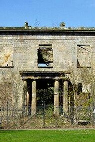 Es así como "la España vacía, donde se halla la mayor concentración de pueblos abandonados de Europa". Casa abandonada pero aín de pie