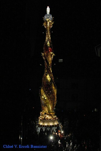 People carrying the “macchina” in Viterbo