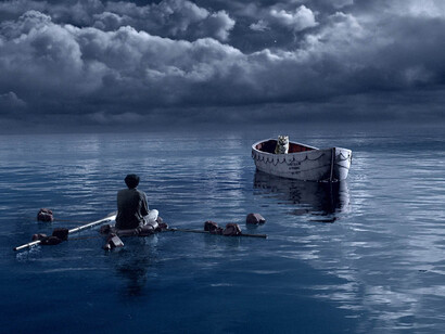 La vida. Un náufrago perdido en el mar