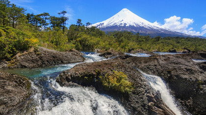 El parque nacional Vicente Pérez Rosales, un área protegida enmarcada por la cordillera de los Andes, y ubicada en la provincia de Llanquihue, Chile