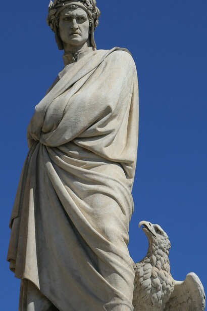 Estatua de Dante Alighieri realizada por Enrico Pazzi, 1865