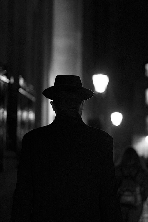 Espião. O efeito de continuidade da série de Gabriel Allon é promovido por todas essas diferentes componentes