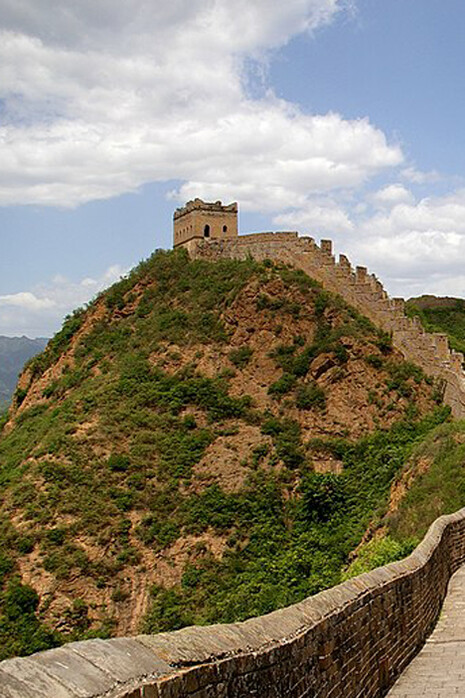 La gran muralla China, construida para protegerse de las grandes migraciones, 
(Siglo V aC- Siglo XVI)