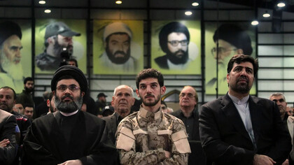 Hashim Safi Al Din asiste a un evento en Líbano junto con otros miembros de Hezbolá