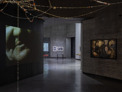 Varios artistas, La picadura de la tarántula: sur y folclore, vista de exhibición. Cortesía del Centro Andaluz de Arte Contemporáneo