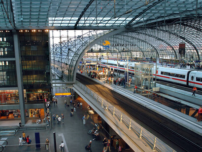 Berlin innen Hauptbahnhof