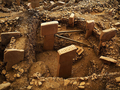 Göbekli Tepe, Turchia. Un’altra caratteristica unica di Göbekli Tepe è proprio nelle incisioni presenti sui pilastri, decorati a rilievo con rappresentazioni schematiche di animali selvatici
