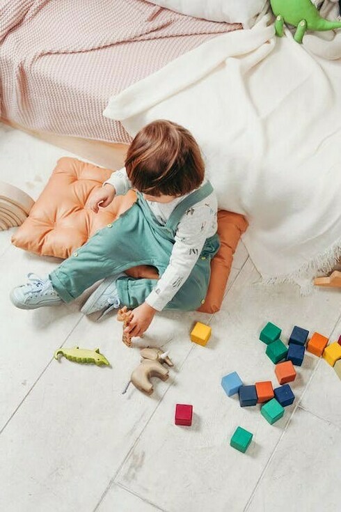 Oggi tutto è livellato, a cominciare dalle nostre esigenze, fino ad arrivare alla standardizzazione dell’essere umano “creato” dall’apparato scolastico. Taglia unica per tutti, insomma