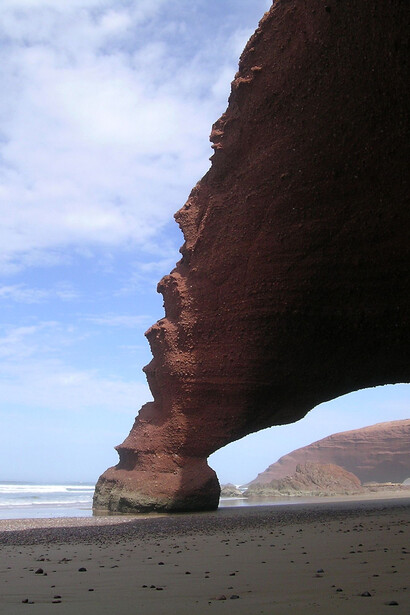 Juan se incorporó al ejército en 1957, al año de ser llamado a filas. Al poco estalló la Guerra de Ifni, que se desarrolló en el contexto histórico de la descolonización de África. Playa de Lagzira en Sidi Ifni, Maruecos