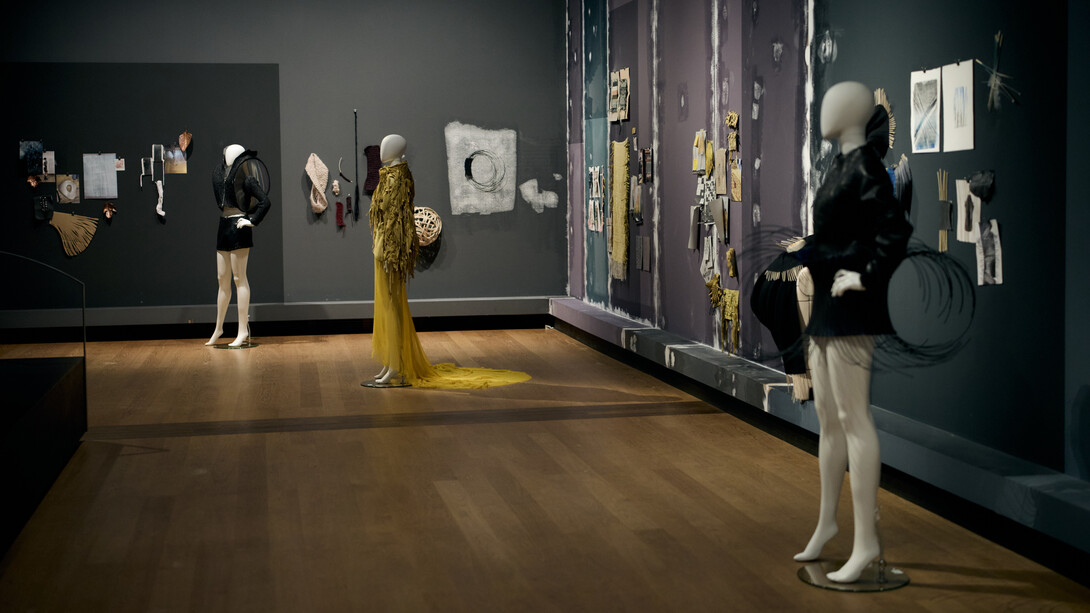 Fashion x craft: echoes of tomorrow, exhibition view. Courtesy of Gemäldegalerie