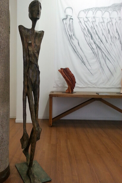Dolores Previtali, Cammino 2, 1997, bronzo, 185 x 30 x 45 cm