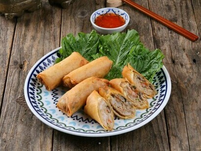Traditional Chinese spring rolls served with dipping sauce, representing the culinary roots that inspired Semarang's famous lunpia