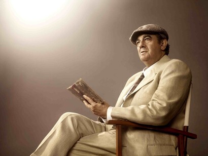 El tenor Plácido Domingo interpreta a Neruda en la ópera "Il Postino"