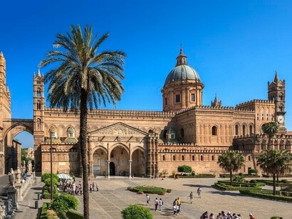 El alcalde de Palermo ha entregado las llaves de la ciudad a Valeria Sarmiento, viuda de Raúl