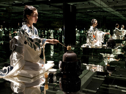 Rirkrit Tiravanija, Untitled (running out of time), 2013, featuring performance by Mai Ueda. Photo courtesy of MONA Museum of Old and New Art, Hobart, Tasmania, Australia/Rémi Chauvin.