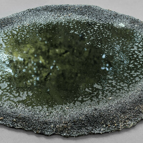 Marlie Mul Puddle (Black, Gum), 2013 sand, stones, resin 80 x 85 cm 31 1/2 x 33 MAM13S1 Courtesy: Marlie Mul, Praz-Delavallade Paris/Los Angeles
