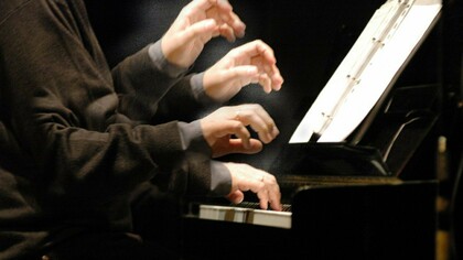 Le mani. Foto di Antonio Coppola