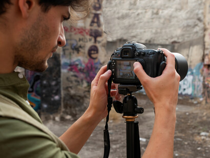 Le fake news e la propaganda vengono diffuse intenzionalmente per confondere il nemico, seminare paura o creare un’immagine eroica delle proprie forze, oscurando o negando i crimini commessi