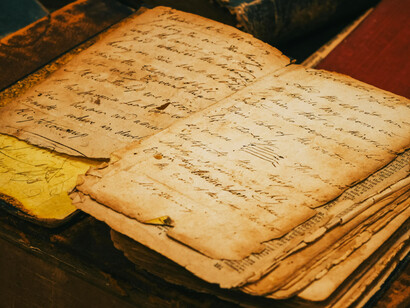 Descubra a história fascinante da Biblioteca Nacional, desde a chegada da Família Real Portuguesa ao Brasil até sua consolidação cultural