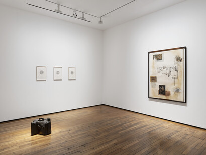 Jitish Kallat, Point of incidence, exhibition view. Courtesy of Templon 