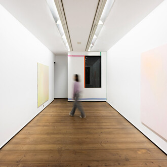 Din Matamoro, El viento y la pintura, vista de exhibición. Cortesía de la Galería Rafael Pérez Hernando