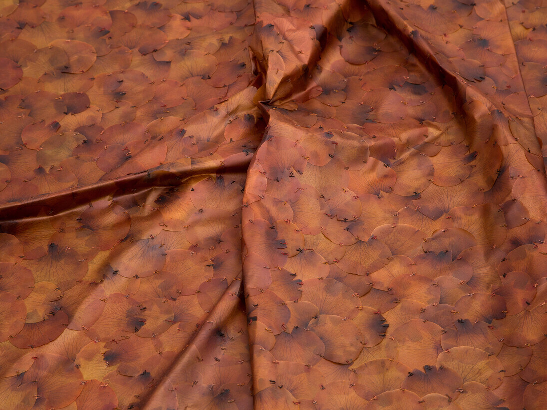 A Flor de Piel (detail), 2014
Rose petals and thread, 1333.5 x 650 cm
D.Daskalopoulos Collection
Installation view: Doris Salcedo, Museum of Contemporary Art Chicago, February 21–May 24, 2015 © Doris Salcedo, Photo: Patrizia Tocci