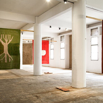 Fredj Moussa, Racontez-moi la mosquée de vos rêves, vue d’exposition. Avec l’aimable autorisation de la Galerie Selebe Yoon