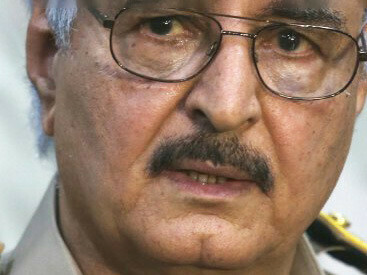 La Seconda guerra civile è iniziata il 16 maggio 2014, quando il generale Khalifa Belqasim Haftar ha lanciato un attacco alle milizie islamiste in Cirenaica e il 18 maggio ha occupato il palazzo del Parlamento a Tripoli con i soldati a lui fedeli